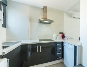 Kuchnia lub aneks kuchenny w obiekcie Oasis Beach F 3003