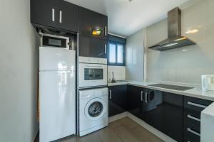 Kuchnia lub aneks kuchenny w obiekcie Oasis Beach F 3003