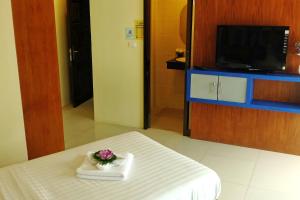 Sjónvarps- og/eða afþreyingartæki á Calypso Patong Hotel
