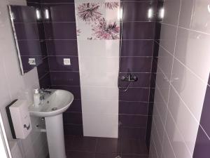 Koupelna v ubytování Liko Hostel + 37 fotografií