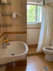 Kúpeľňa v ubytovaní Atalanti Apartments + 37 fotografií