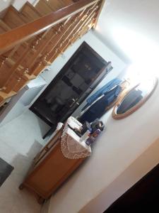 Televisyen dan/atau pusat hiburan di Guest House Jevtović