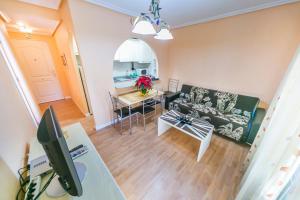 a living room with a couch and a table at Homely Apartments Calle Apolo in Torrevieja