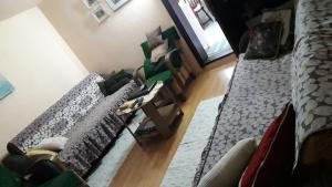 Televisyen dan/atau pusat hiburan di Guest House Jevtović