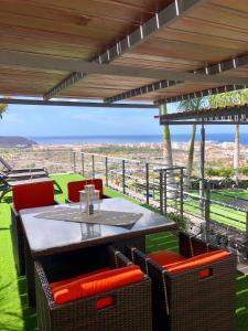 Restaurace v ubytování Luxury villa - best view in South Tenerife near Siam Park!