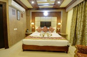 Ένα ή περισσότερα κρεβάτια σε δωμάτιο στο Hotel Sidharth