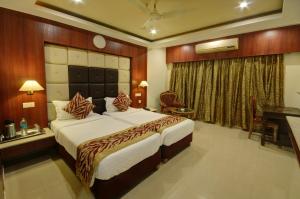 Ένα ή περισσότερα κρεβάτια σε δωμάτιο στο Hotel Sidharth