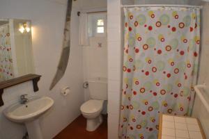 a bathroom with a toilet and a shower curtain at Finca El Lance in Tanque