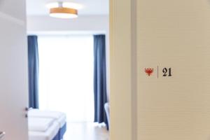 Postel nebo postele na pokoji v ubytování Adler Hotel & Gasthaus
