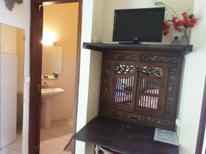 TV in/ali zabaviščno središče v nastanitvi Agréable Studio vue mer au Trois Îlets