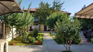 a garden with trees and plants in a house at Casa Lucas si Rafael in 2 Mai