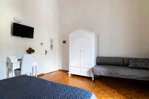 Televízia a/alebo spoločenská miestnosť v ubytovaní Live Florence Guest House + 27 fotografií