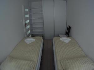 Ένα ή περισσότερα κρεβάτια σε δωμάτιο στο Apartament Miedzianka