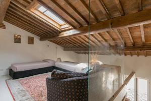 a living room with two beds and a couch at Like Home in Verona