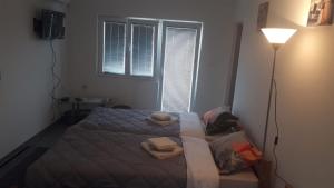 Postel nebo postele na pokoji v ubytování Hostel Yugoslavija 1