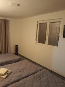 Postel nebo postele na pokoji v ubytování Hostel Yugoslavija 1