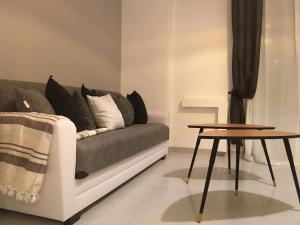 A seating area at Casa vacanze Circle House Santa Filomena