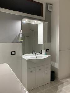 A bathroom at Casa vacanze Circle House Santa Filomena