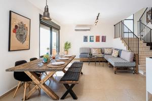Posezení v ubytování Mitzpush Premium Villa