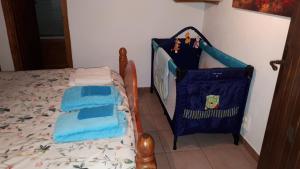 A bed or beds in a room at Gite de Lac Tranquille