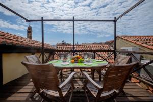 ヴェネツィアにあるCa' Affrescoの景色を望むバルコニー(テーブル、椅子付)
