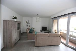 a living room with a couch and a television at Windekind V1 in Blankenberge
