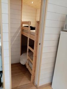 a room with bunk beds in a sauna at La Roulotte Julyana in Vielsalm