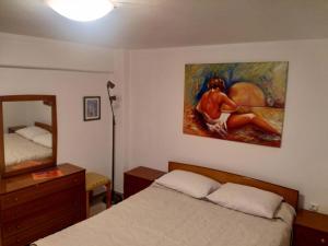 A bed or beds in a room at Art apartment Syngrou