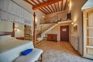 A bed or beds in a room at Agroturismo Alquería Blanca