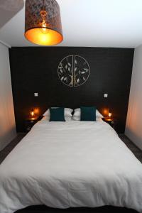 a bedroom with a large white bed with a black wall at Le Riesling Colmar centre Charmant appartement avec terrasse et parking gratuit in Colmar
