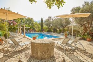 The swimming pool at or close to Agroturismo Alquería Blanca