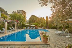 The swimming pool at or close to Agroturismo Alquería Blanca