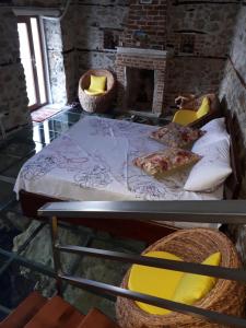 Postel nebo postele na pokoji v ubytování Nuci's Home glass floor + 10 fotografií
