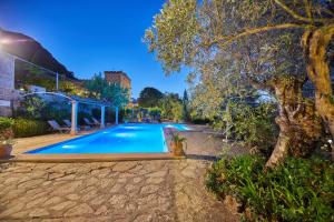 The swimming pool at or close to Agroturismo Alquería Blanca