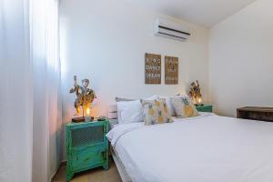 Postel nebo postele na pokoji v ubytování Mitzpush Premium Villa + 37 fotografií