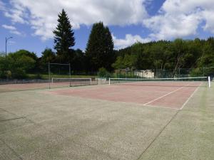 Tennis at/o squash facilities sa Le Génépi o sa malapit