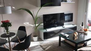 Gallery image of Port Bidassoa - T2 Coquet, Parking, Lit XXL, wifi, près de la gare in Hendaye