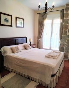 Säng eller sängar i ett rum på Casa Sierra Norte Madrid