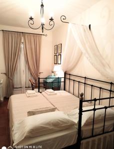 Giường trong phòng chung tại Casa Sierra Norte Madrid