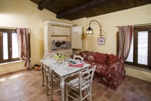 a living room with a table and a couch at La Corte De' Vasari in Bevagna