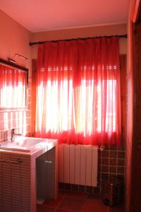 A kitchen or kitchenette at El Rincón Del Juez