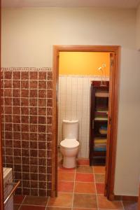 A bathroom at El Rincón Del Juez