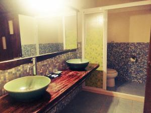 A bathroom at Mishe B&B也可包棟民宿