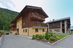 Zdjęcie z galerii obiektu Hotel Le Petit Abri w mieście Champoluc