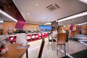 Gallery image of favehotel LTC Glodok in Jakarta