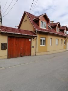 Budova, v ktorej sa apartmán nachádza