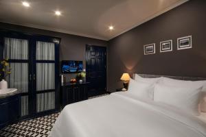 A bed or beds in a room at Matilda Boutique Hotel & Spa