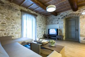 Μια τηλεόραση ή/και κέντρο ψυχαγωγίας στο Kamartsos Villa 2