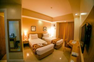 Postel nebo postele na pokoji v ubytování Zerenity Hotel & Suites