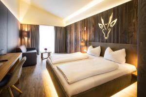 Łóżko lub łóżka w pokoju w obiekcie Hotel Gerl